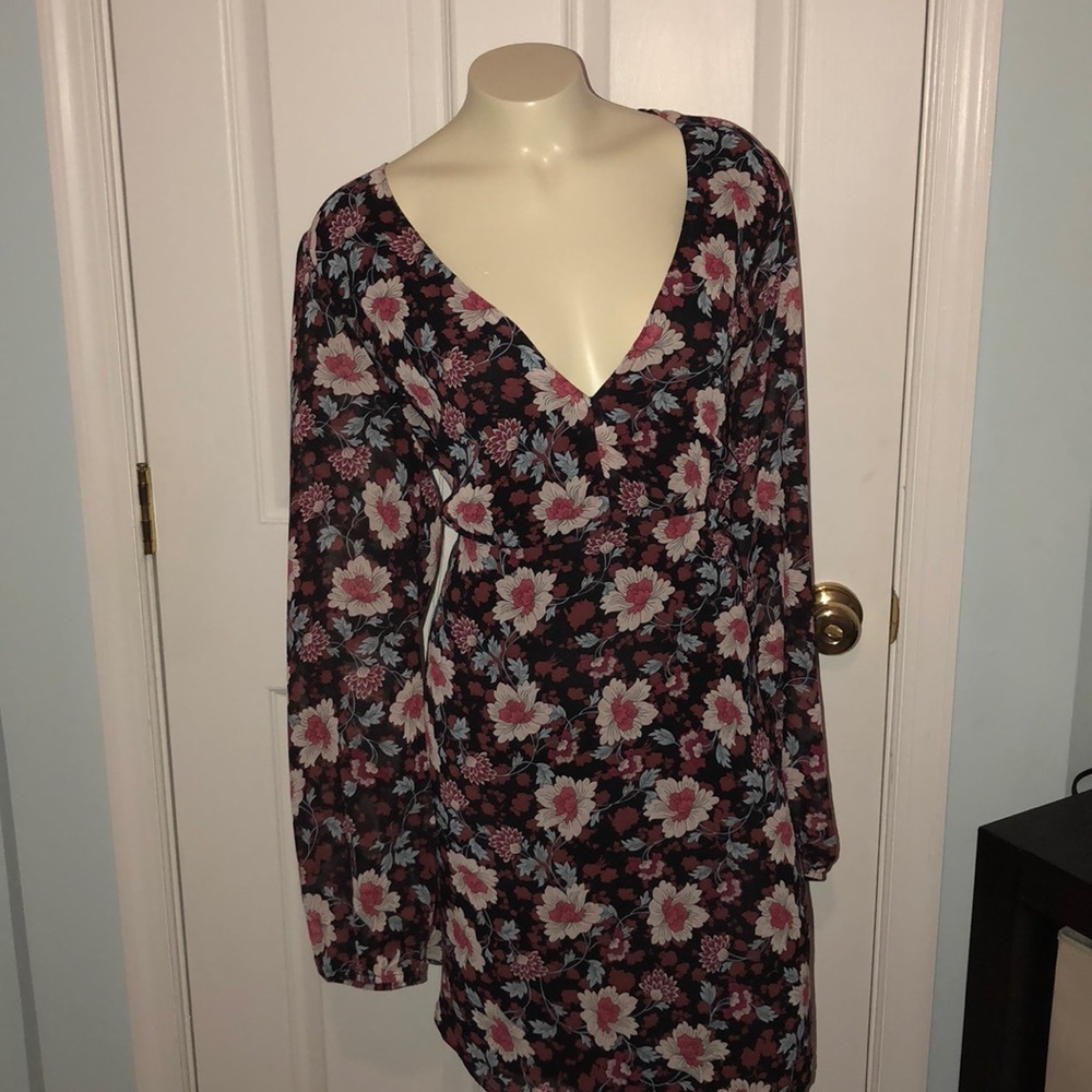 Forever21 2X low cut, long sleeve floral dress